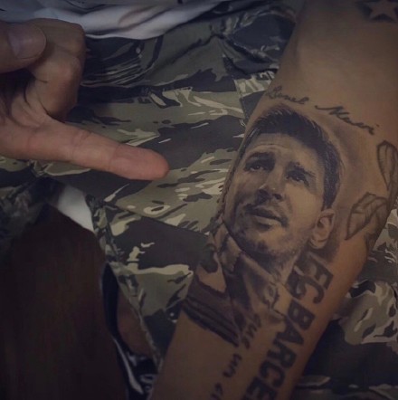 点击大图看下一张：9张足球明星梅西的人像纹身作品图案