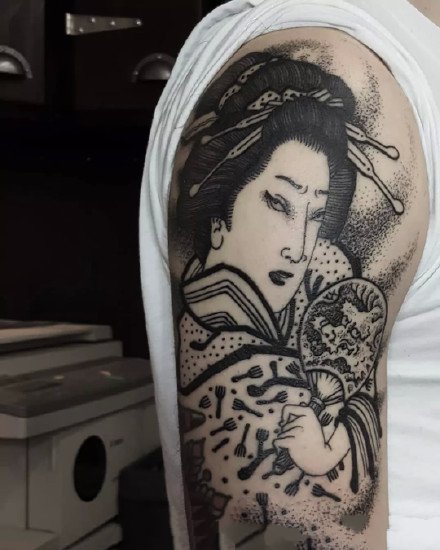 点击大图看下一张：日式风格主题的人物纹身作品欣赏