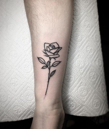 点击大图看下一张：漂亮的一枝玫瑰花纹身图案9张