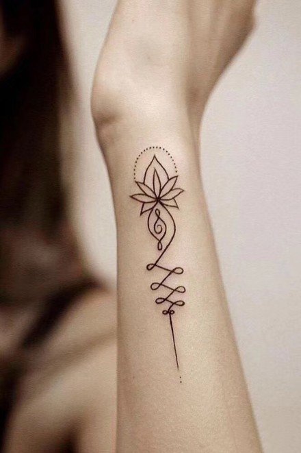 点击大图看下一张：莲花主题的创意线条设计纹身图