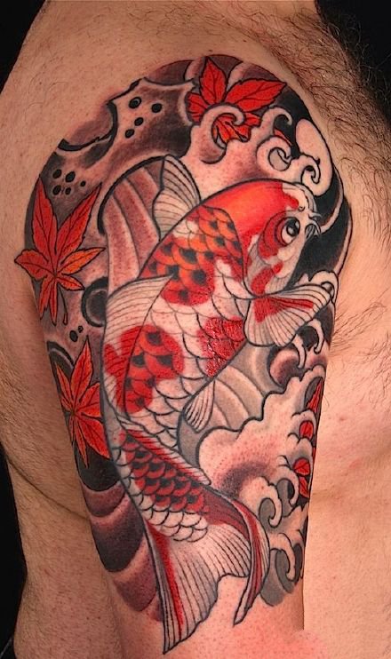 点击大图看下一张：传统风格的包臂包腿鲤鱼系列纹身作品
