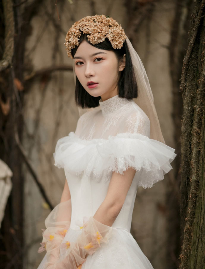 点击大图看下一张：日系清新、温婉甜美、简约优雅的新娘造型