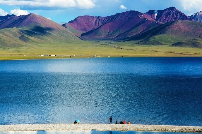 点击大图看下一张：西藏，夏天的圣湖美不胜收的美景图片欣赏