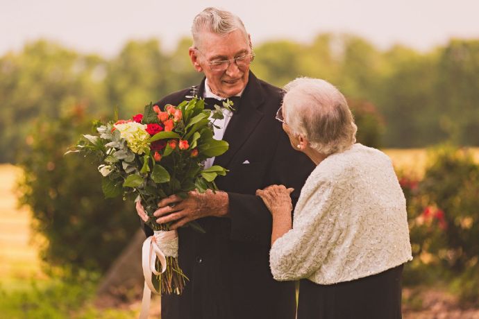 点击大图看下一张:愿有岁月可回首 且以深情共白头