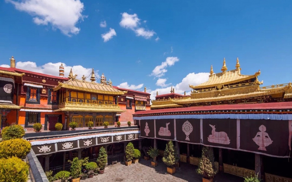 点击大图看下一张：清新唯美西藏自然风光图片桌面壁纸