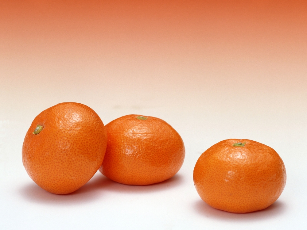 点击大图看下一张：闻着橙子格外诱人的香味，就忍不住把它吃掉