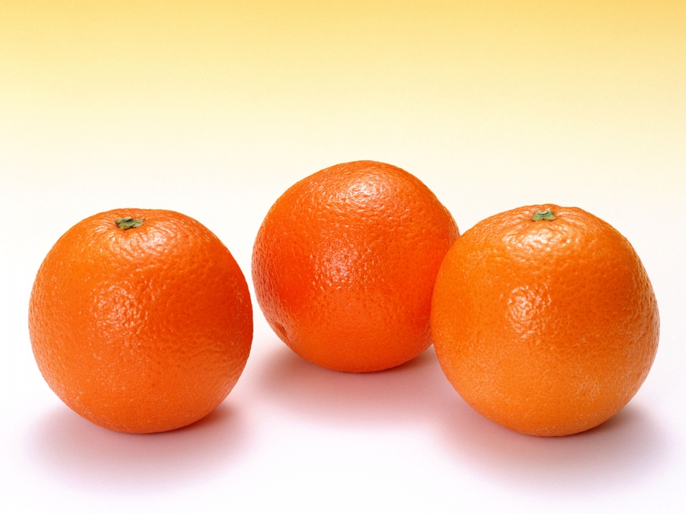 点击大图看下一张：闻着橙子格外诱人的香味，就忍不住把它吃掉