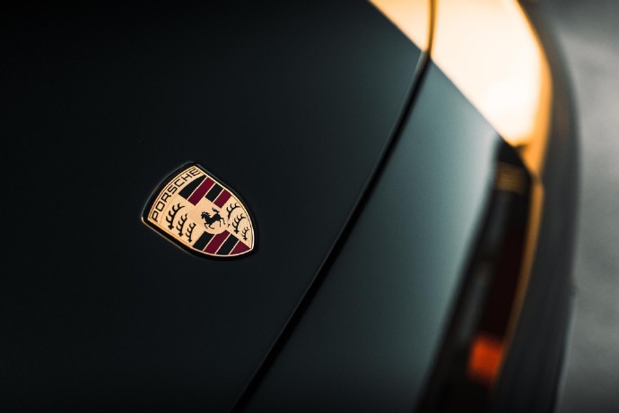 点击大图看下一张：黑化后的保时捷 Porsche Panamera Sport Turismo