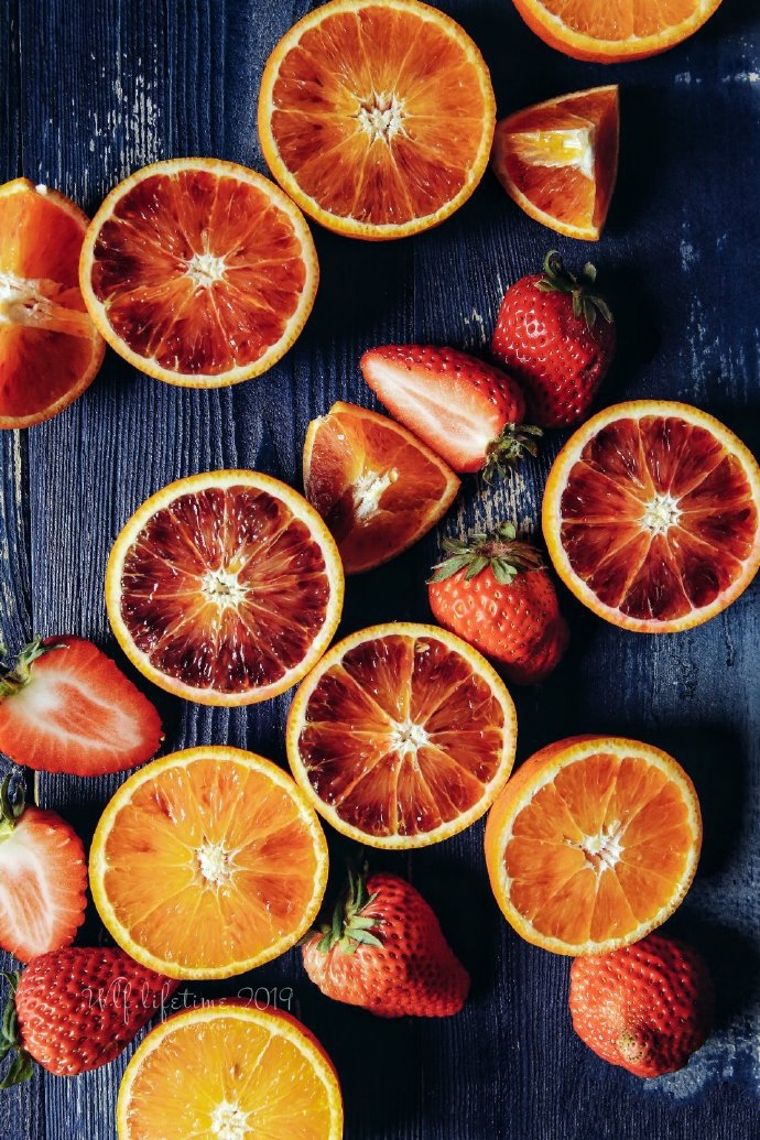 点击大图看下一张：一组血橙饱满的都能掐出水来