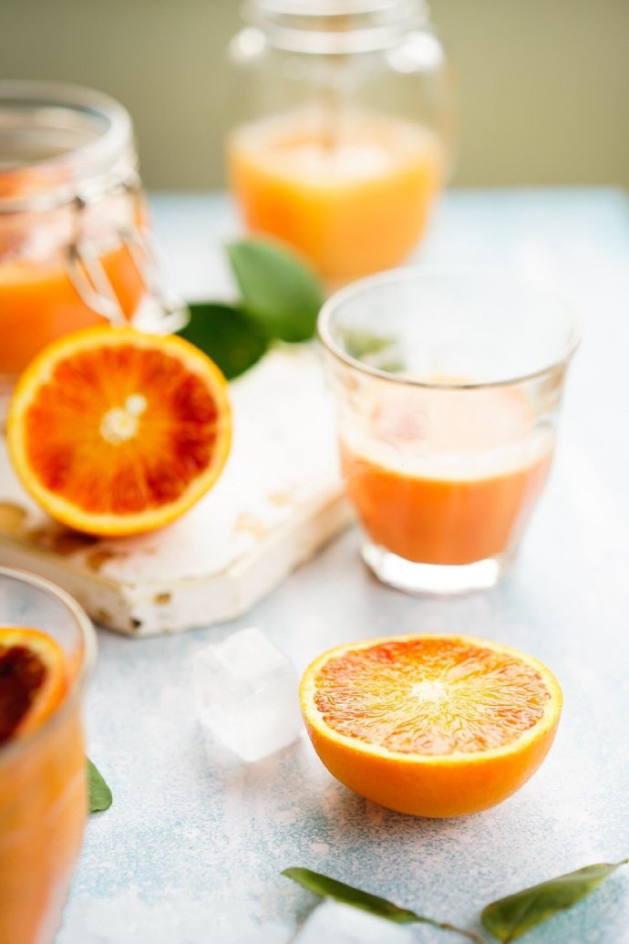 点击大图看下一张：橙子入口酸甜，充沛的汁液盈满唇舌，美味到了极致