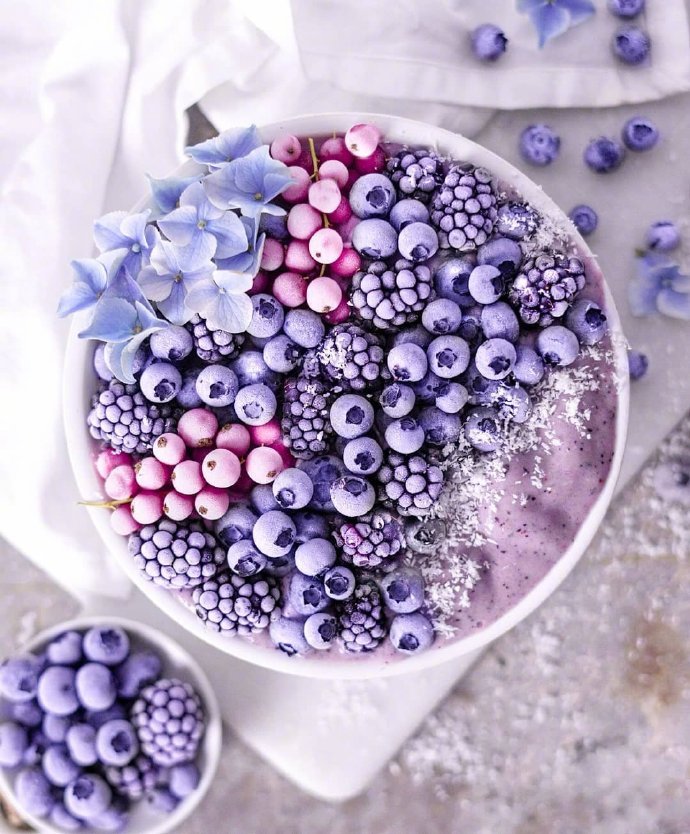 点击大图看下一张：蓝莓果，一个个蓝盈盈的薄皮、珠光宝气