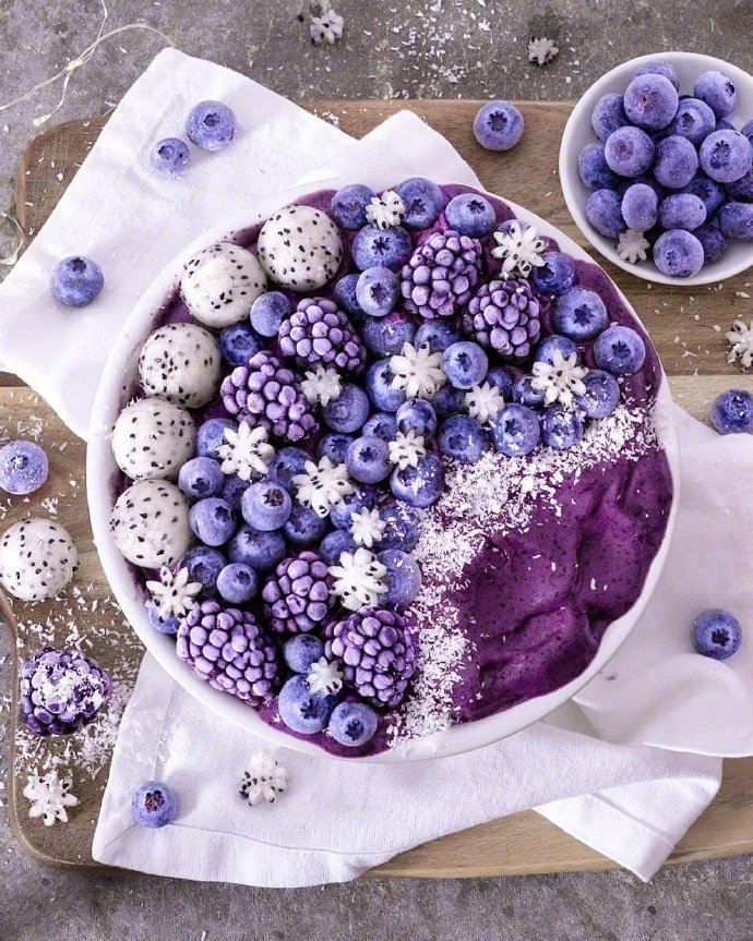 点击大图看下一张：蓝莓果，一个个蓝盈盈的薄皮、珠光宝气
