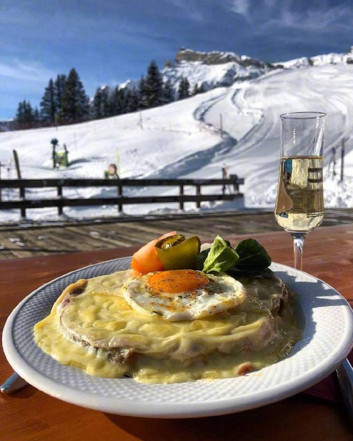 点击大图看下一张：在瑞士旅行路上的美味早餐图片欣赏