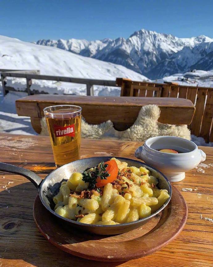 点击大图看下一张：在瑞士旅行路上的美味早餐图片欣赏