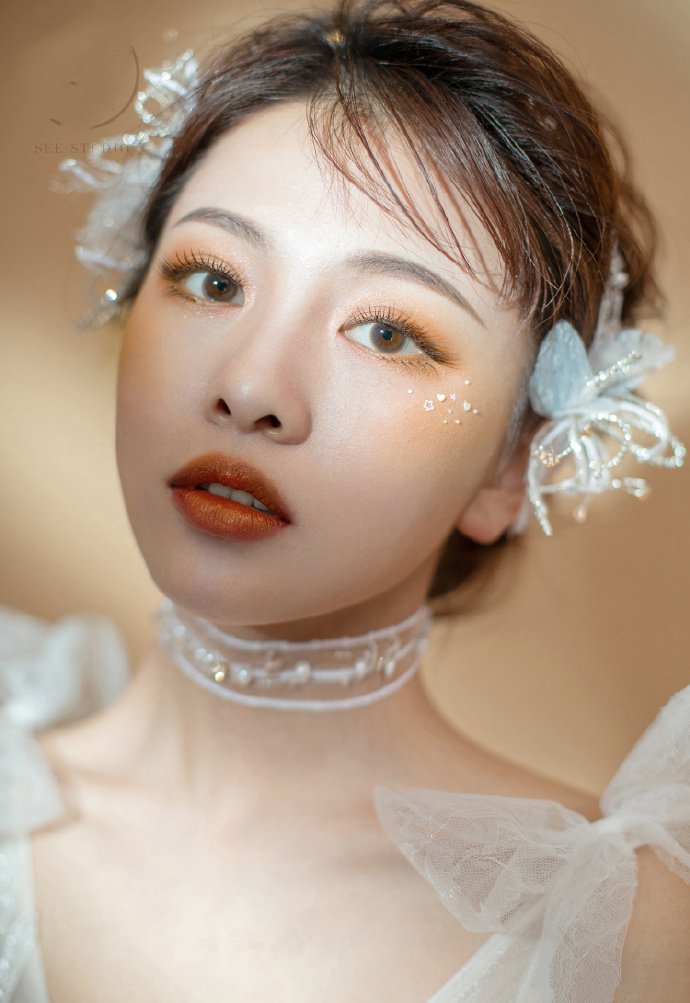 点击大图看下一张：春天的姑娘脸上有一千道光芒 韩式仙美新娘造型