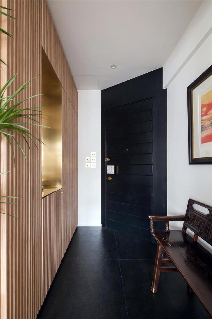 点击大图看下一张：111.5平方米公寓设计与整个公寓温暖的橡木和黄铜色调相辅相成