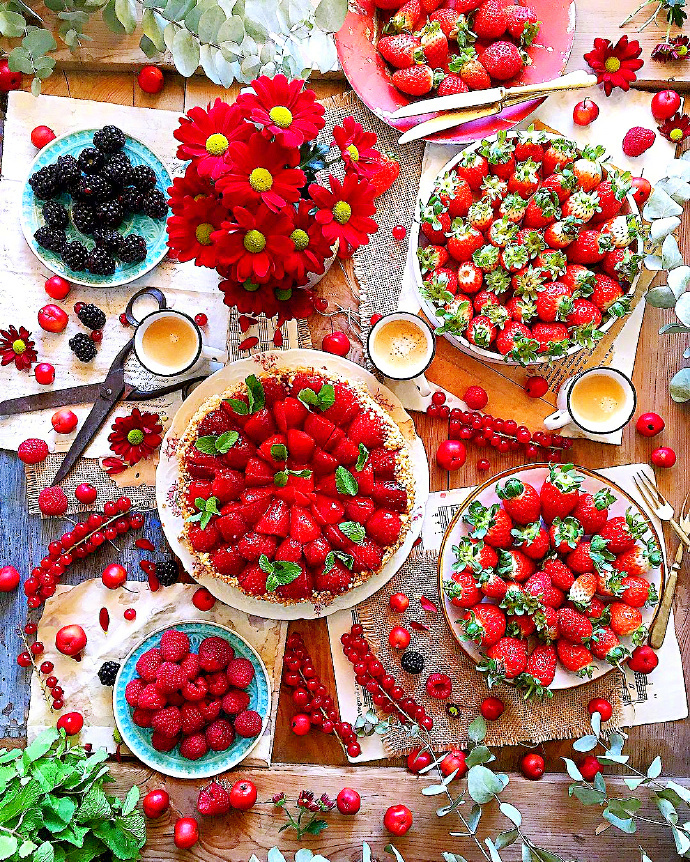 点击大图看下一张：一组特别漂亮的草莓盛宴图片欣赏