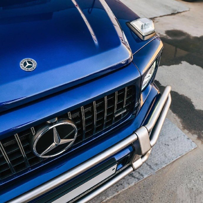 点击大图看下一张：一组帅气的全新宝蓝色奔驰 G63 AMG