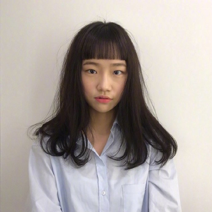 点击大图看下一张：不同个性韩系女生微卷长发发型参考
