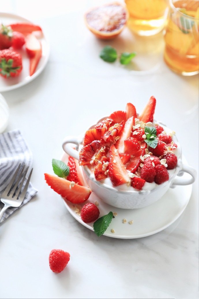 点击大图看下一张：甜中带点酸吃起来爽口舒胃的草莓