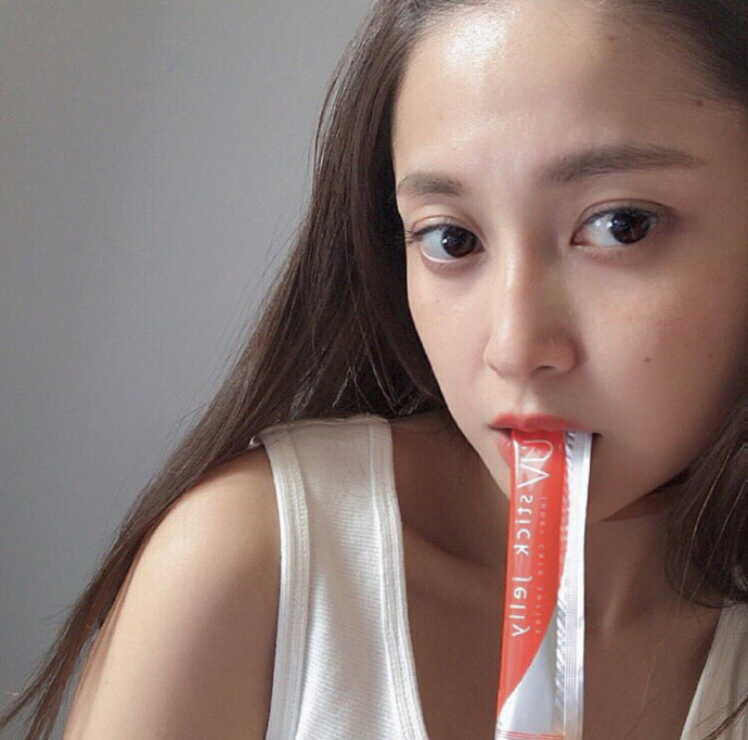 点击大图看下一张:女生中长发 ▷ 每天的发型都可以有新鲜感