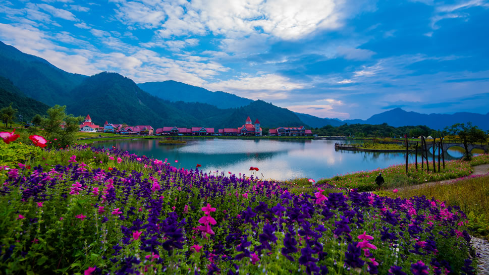 点击大图看下一张：四川西岭雪山美丽的自然风景图片