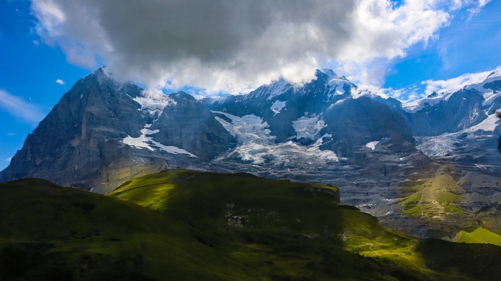 点击大图看下一张：一组雄伟大气的瑞士少女峰图片欣赏