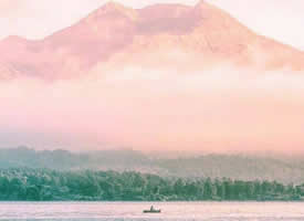 阳光下七色的巴厘岛图片欣赏