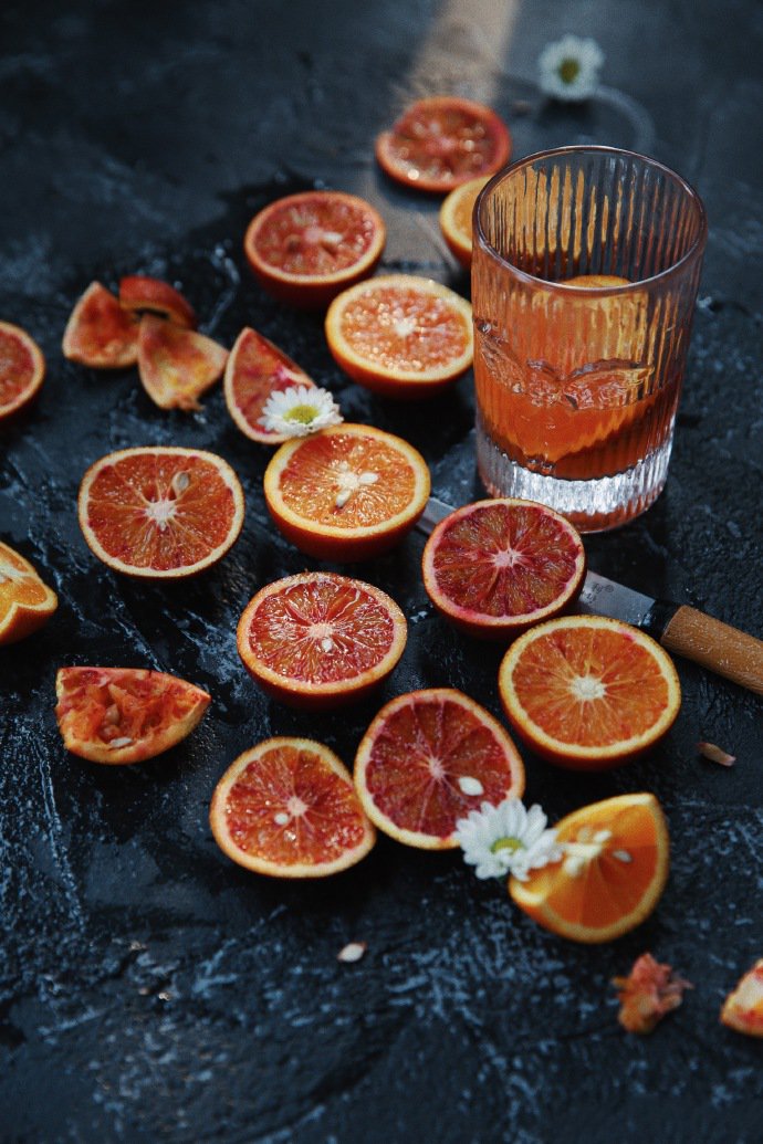 点击大图看下一张：一组红彤彤含多种营养的橙子图片欣赏