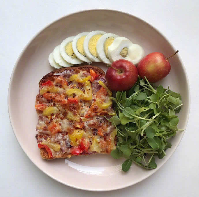点击大图看下一张：水果蔬菜营养搭配的早餐图片欣赏