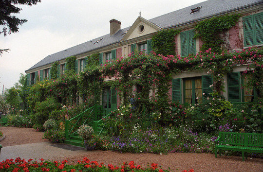 点击大图看下一张：吉维尼，莫奈的房子和花园里有着美丽的鲜花