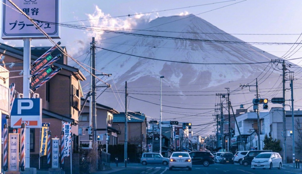点击大图看下一张：景色十分美丽的富士山风景图欣赏
