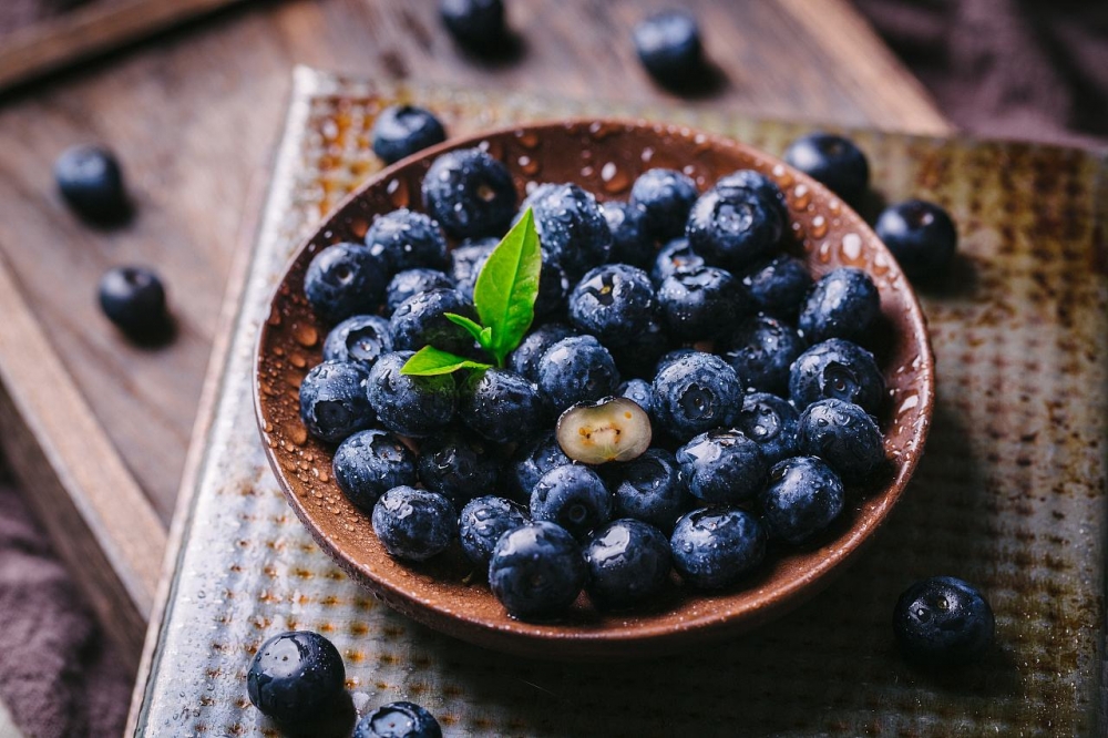 点击大图看下一张：蓝莓虽小，但营养丰富 多吃有益