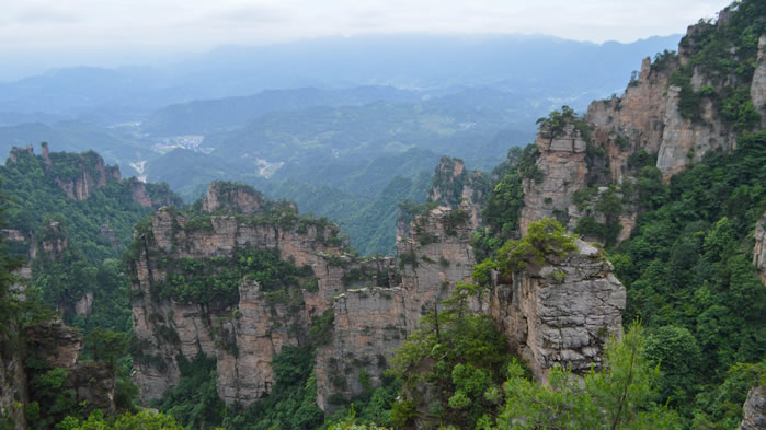 点击大图看下一张：湖南张家界宏伟壮丽的高山图片欣赏