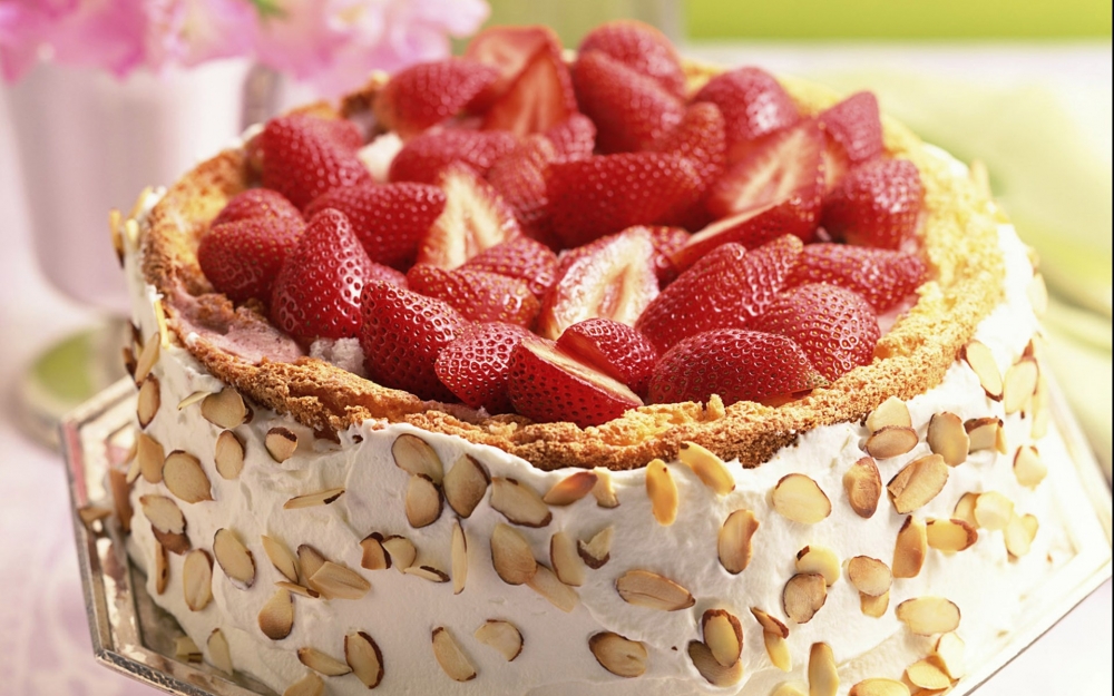 点击大图看下一张：一组十分诱人的草莓蛋糕高清图片图片