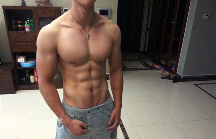 点击大图看下一张：性感的中国男模帅哥肌肉图片艺术写真