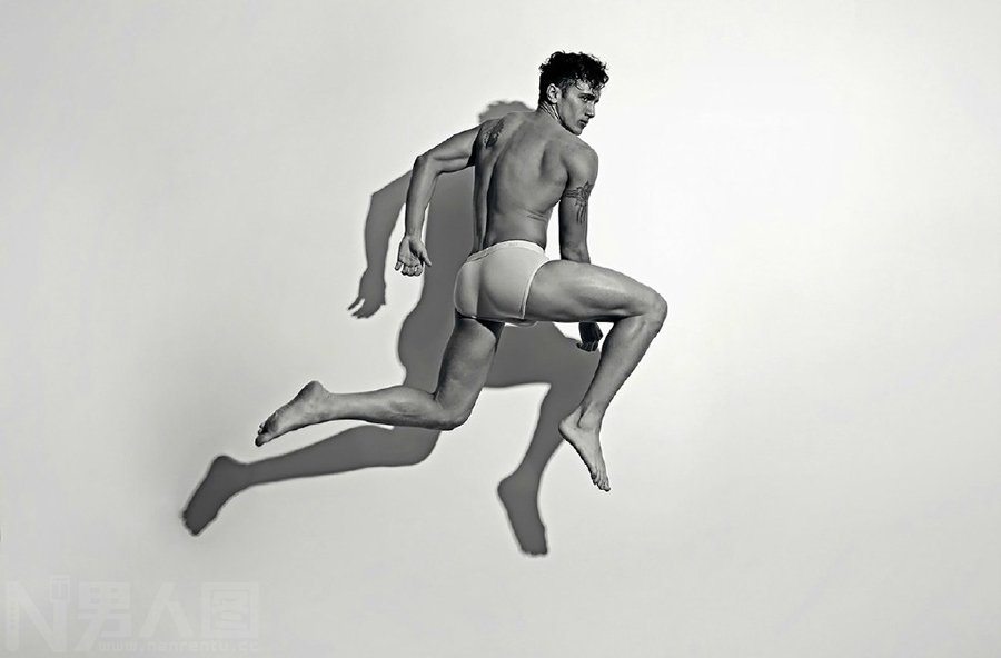 点击大图看下一张：性感欧美肌肉帅哥个性写真摄影图片