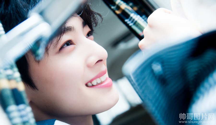 点击大图看下一张：清纯帅气的韩国帅哥车银优高清写真图片