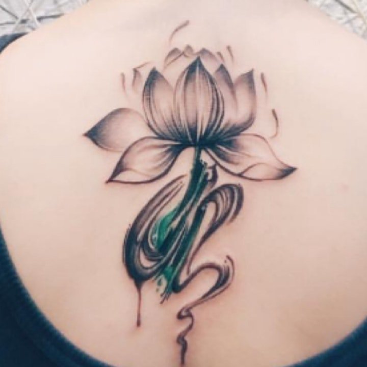 点击大图看下一张：纹身莲花  9张冰清玉洁的莲花纹身图案