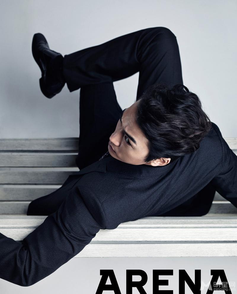 点击大图看下一张：成熟稳重的韩国帅哥宋承宪杂志摄影写真图片