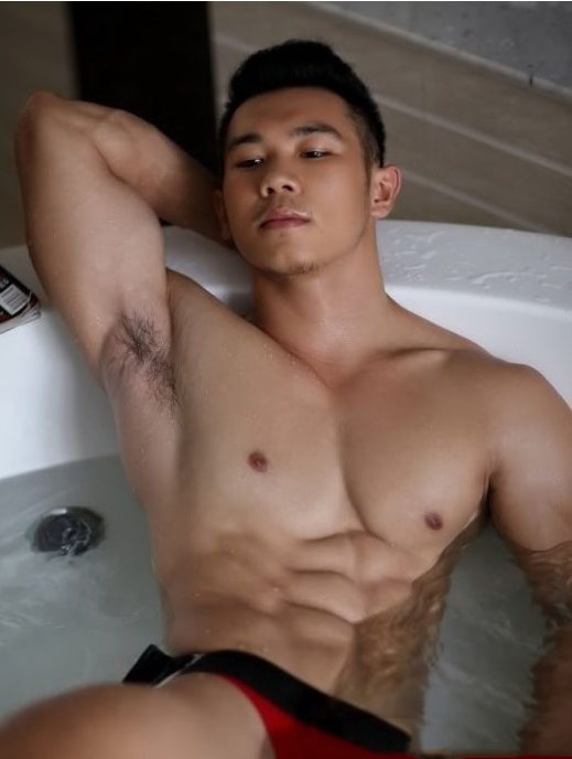 点击大图看下一张：极品猛男肌肉帅哥浴室性感写真大片