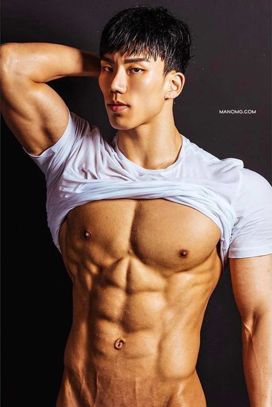 点击大图看下一张：八块腹肌的肌肉帅哥写真图片欣赏