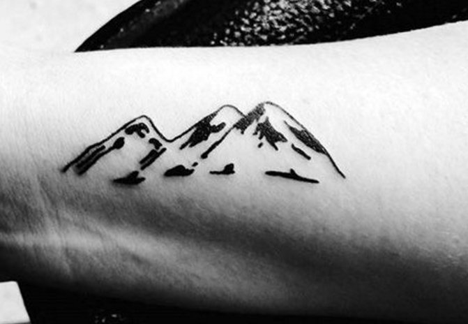 点击大图看下一张：纹身黑色   简单而又极具创意的小山峰纹身图案