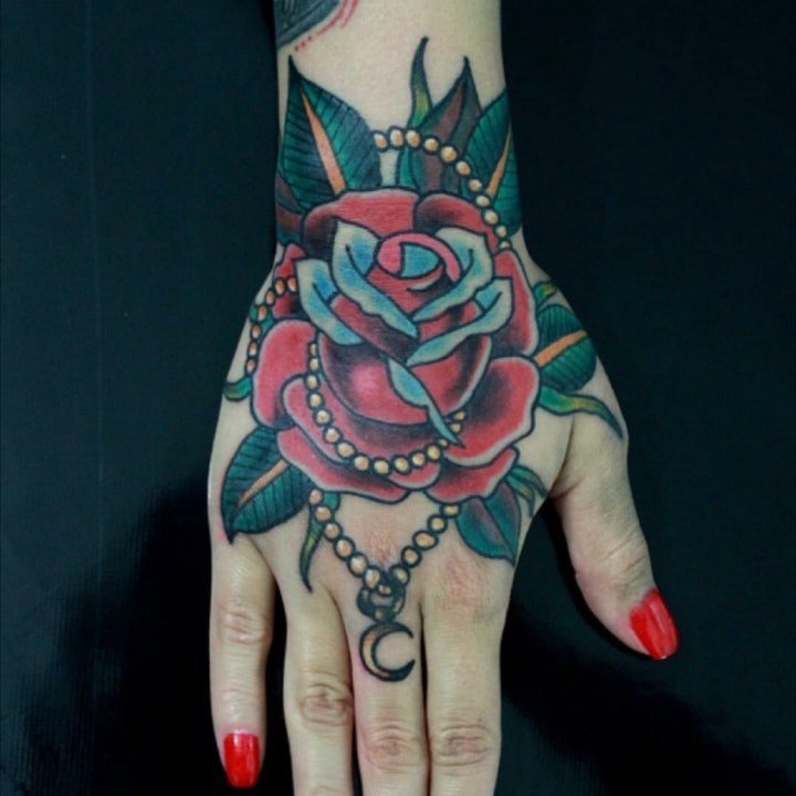 点击大图看下一张：玫瑰纹身图  一组娇艳美丽的玫瑰纹身图案