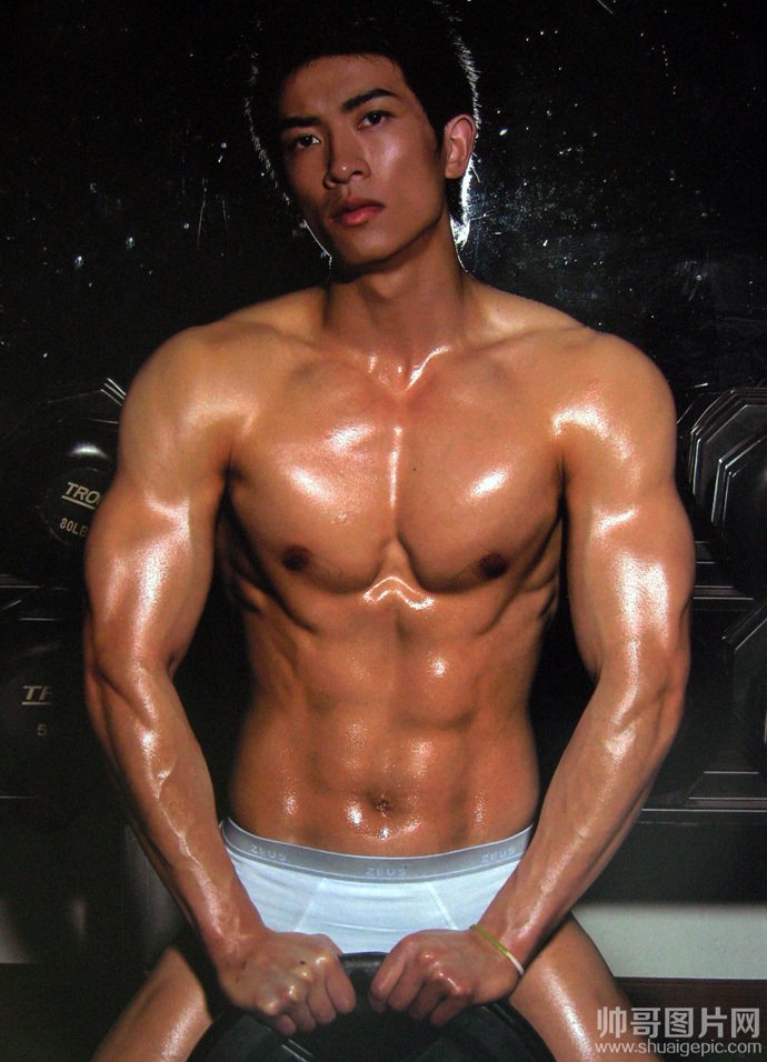 点击大图看下一张：超性感的健身肌肉帅哥艺术写真图片
