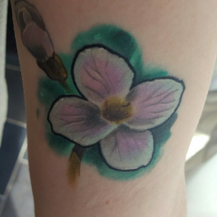 点击大图看下一张：纹身图花朵 9款娇美而又花香袭人的花朵纹身图案