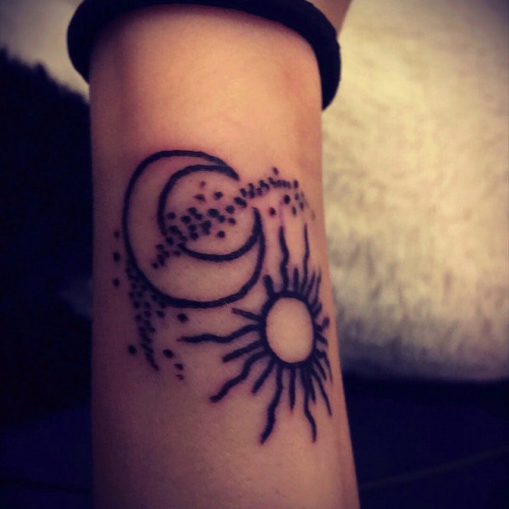 点击大图看下一张：太阳和月亮纹身图案   闪亮而又耀眼的日月主题纹身图案