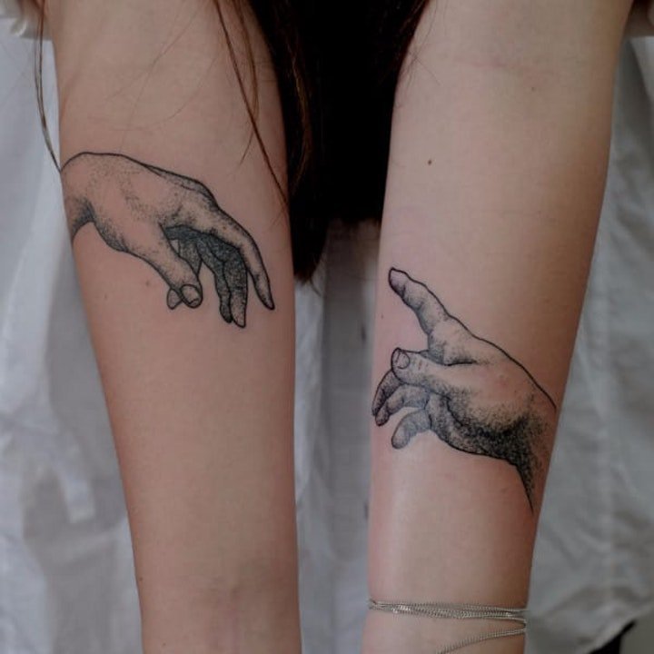 点击大图看下一张：一组创意的两只手纹身图案