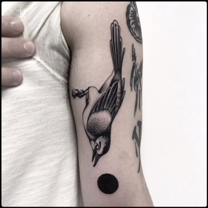 点击大图看下一张：点刺纹身   10组技艺巧妙的黑色点刺纹身图案
