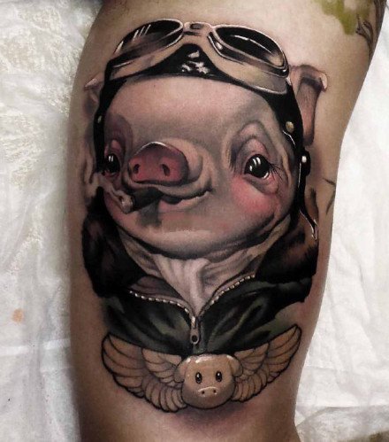 点击大图看下一张：猪主题的一组小猪纹身图案9张